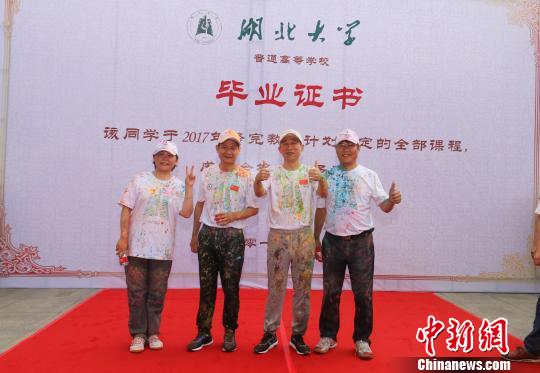 beat365唯一官网上演“欢乐送”校长寄语毕业生不辜负时代